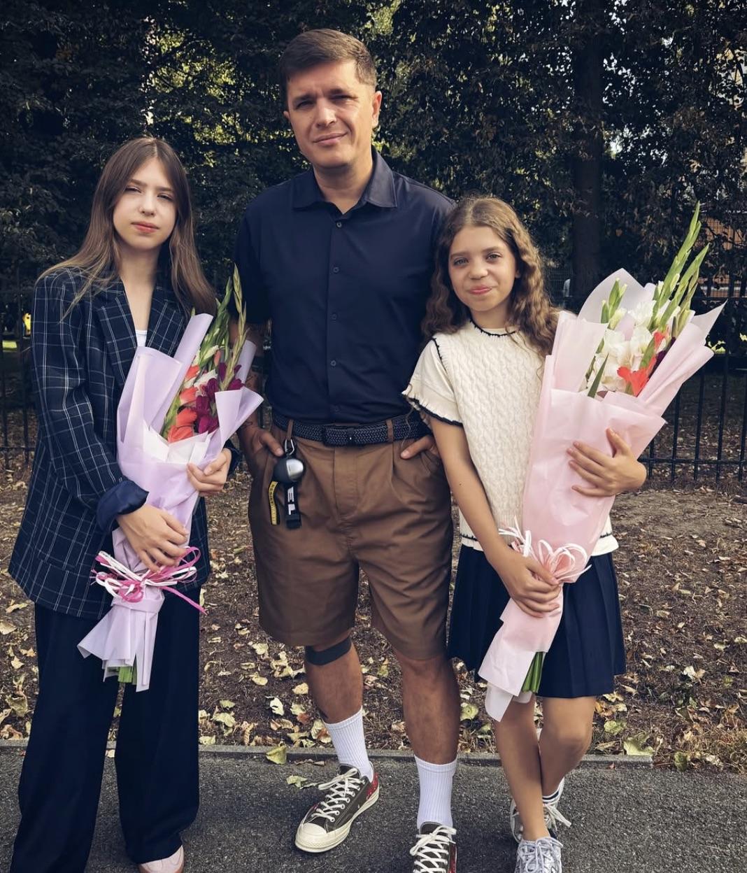 Анатолій Анатоліч з доньками Алісою та Лолітою / Скріншот Instagram Анатолій Анатоліч з доньками Алісою та Лолітою / Скріншот Instagram