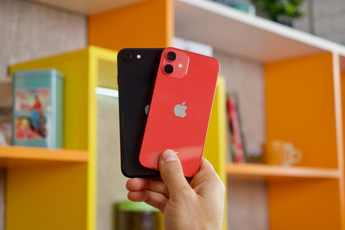 iPhone 12 mini и iPhojne SE 2 вошли в топ-10 гаджетов Apple по версии пользователей / фото Phone Arena iPhone 12 mini и iPhojne SE 2 вошли в топ-10 гаджетов Apple по версии пользователей / фото Phone Arena