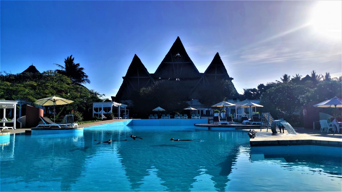 Басейн готелю Essque Zalu Zanzibar / фото Марина Григоренко Басейн готелю Essque Zalu Zanzibar / фото Марина Григоренко