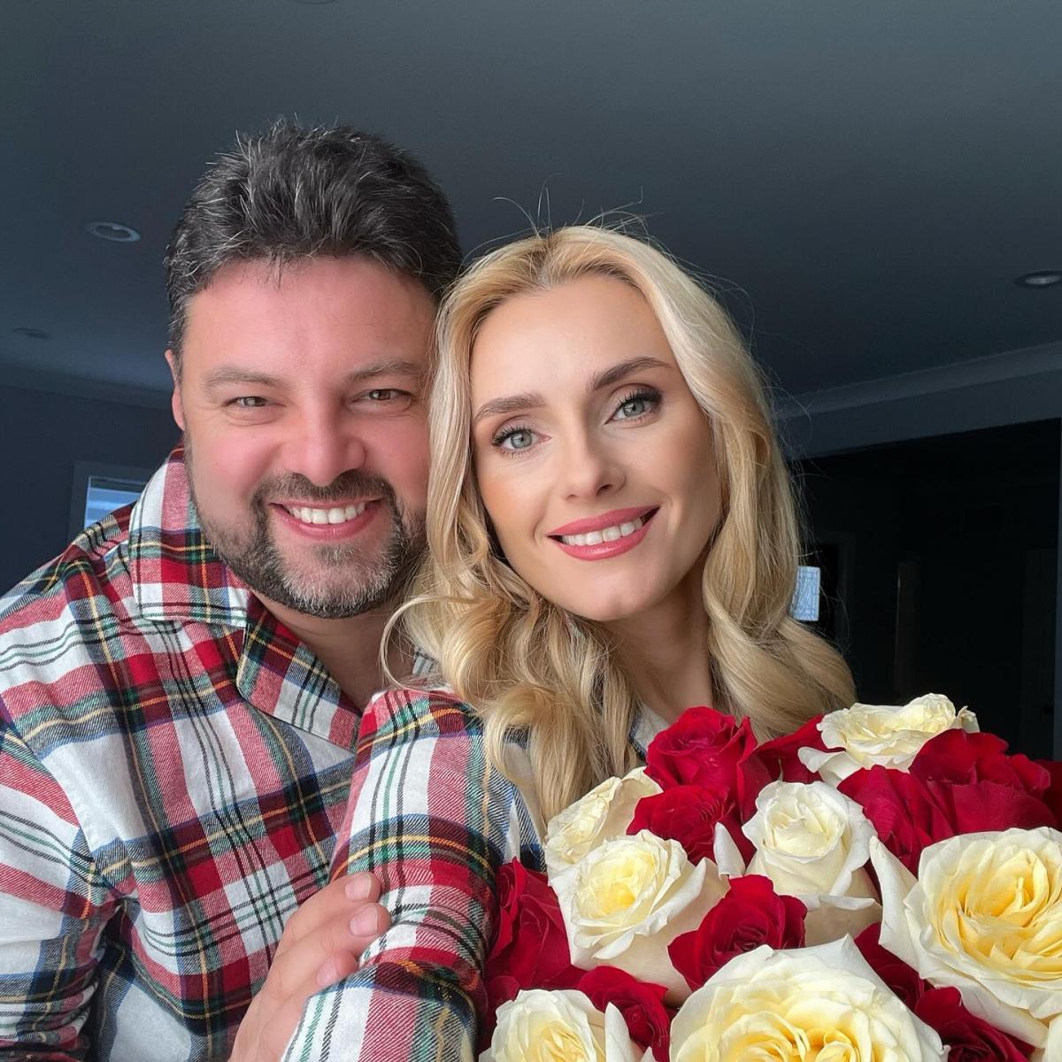 Ірина Федишин із чоловіком позують у піжамах / Скріншот Instagram