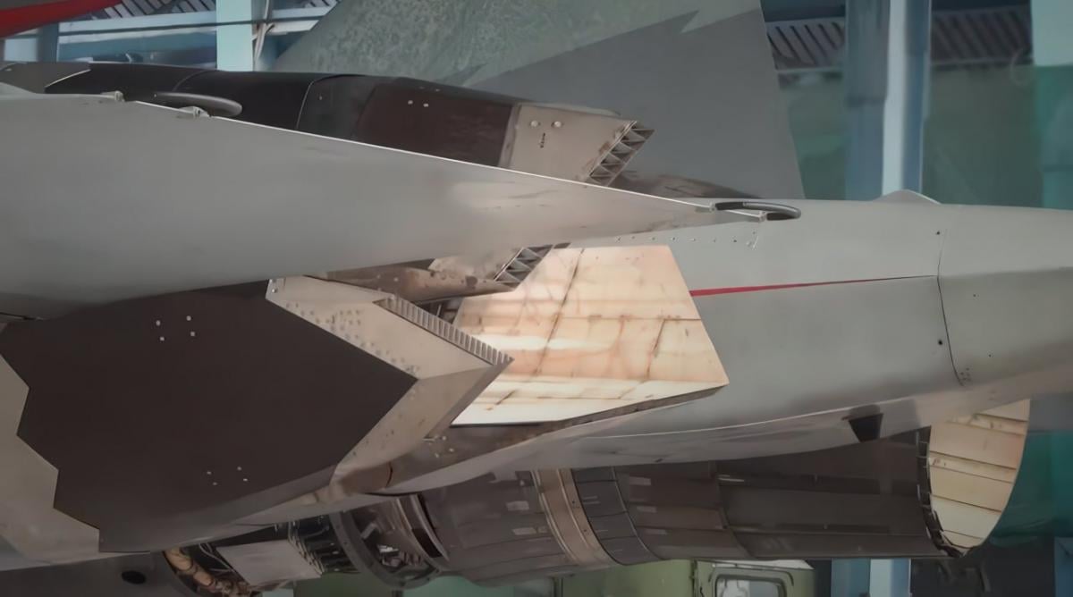 У мережі показали російський Су-57 зі стелс-соплом нового типу / фото x.com/Fighterman_FFRC У мережі показали російський Су-57 зі стелс-соплом нового типу / фото x.com/Fighterman_FFRC