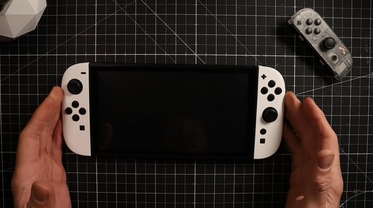 Nintendo Switch 2 ще не анонсували, а дизайн консолі вже показали на відео / Скріншот з відео Nintendo Switch 2 ще не анонсували, а дизайн консолі вже показали на відео / Скріншот з відео