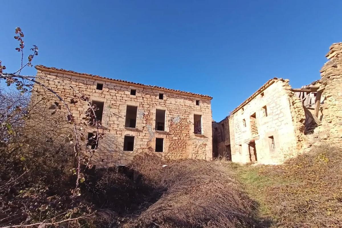 В селе Bárcena de Bureba остается 62 дома / фото instagram.com/barcenadebureba