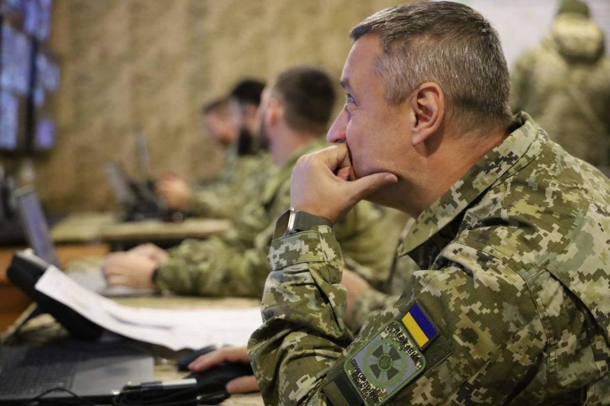 Глава ГПСУ Дейнеко на границе с Россией: 'Обеспечение подразделений в приоритете' Глава ГПСУ Дейнеко на границе с Россией: 'Обеспечение подразделений в приоритете'