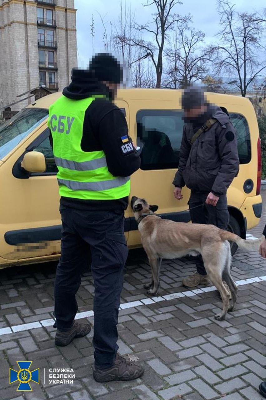 Kontrola samochodów przez pracowników SBU w Kijowie / SBU fot