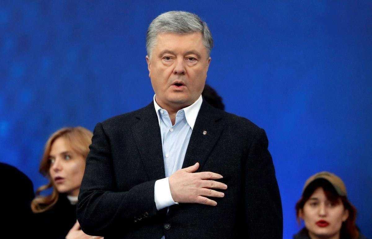 Порошенко блокував трибуну, вимагаючи "Бойка геть!", а потім з командою його підтримав Порошенко блокував трибуну, вимагаючи "Бойка геть!", а потім з командою його підтримав