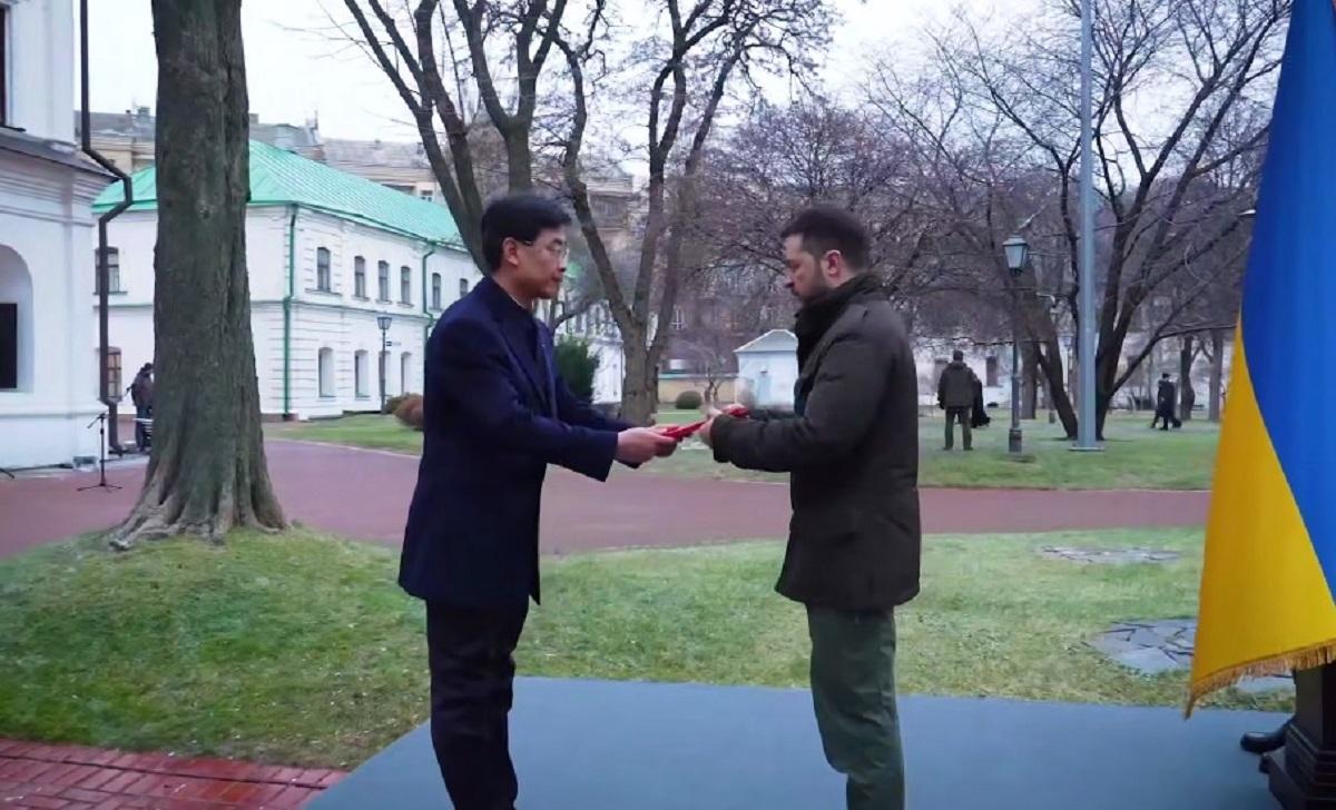 Китайський посол почав роботу в Україні / скриншот з відео Китайський посол почав роботу в Україні / скриншот з відео