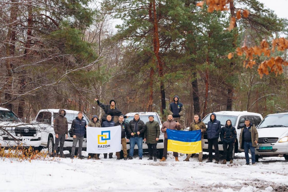 Фонд "RAZOM" передал уже 500 авто для медицинских подразделений ВСУ, сказал Сергей Митрофанский Фонд "RAZOM" передал уже 500 авто для медицинских подразделений ВСУ, сказал Сергей Митрофанский