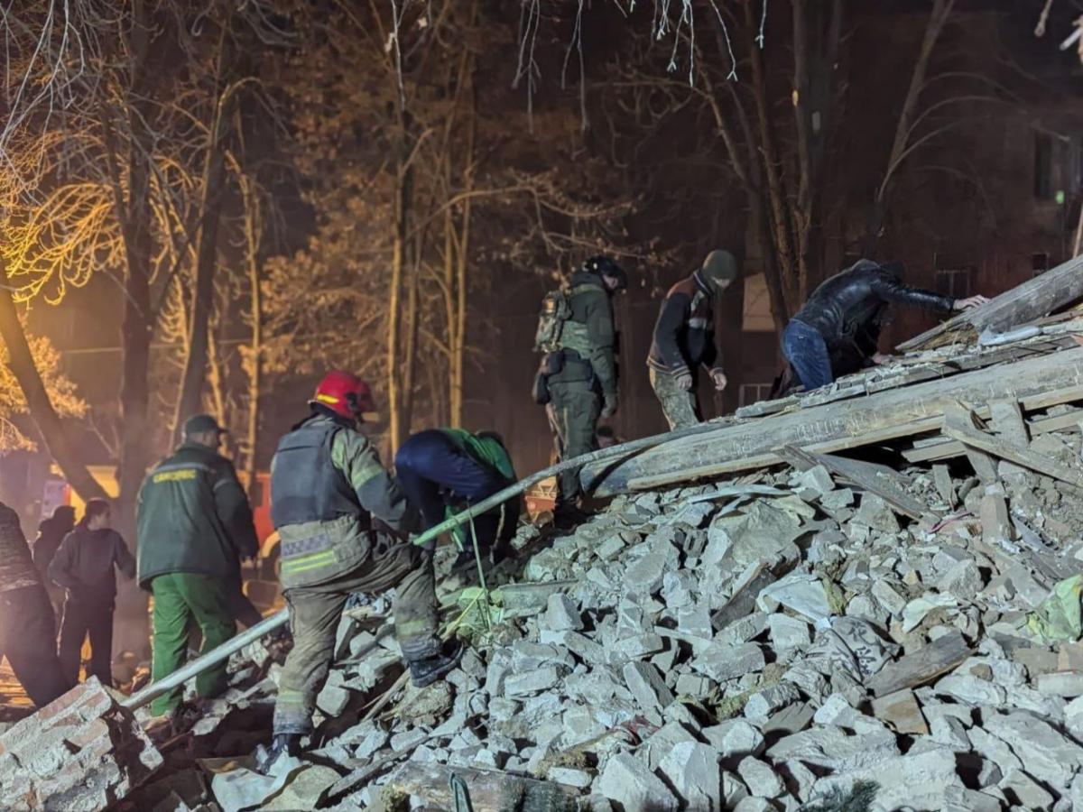 Під завалами будинку загинув чоловік / фото Дніпропетровської ОДА Під завалами будинку загинув чоловік / фото Дніпропетровської ОДА