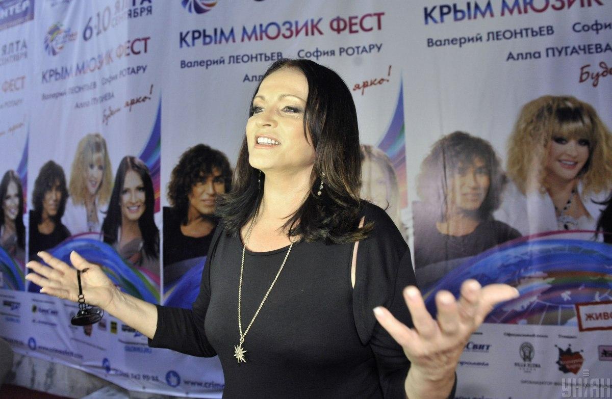 Софія Ротару опублікувала святкову листівку, якою привітала підписників з Різдвом / фото УНІАН Софія Ротару опублікувала святкову листівку, якою привітала підписників з Різдвом / фото УНІАН