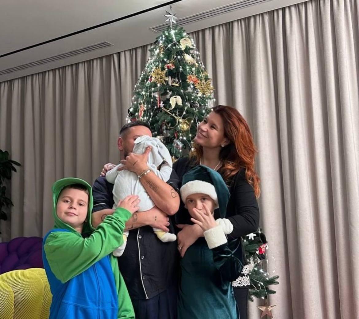 Монатік з родиною / фото інтаграм Дмитра Монатіка Монатік з родиною / фото інтаграм Дмитра Монатіка