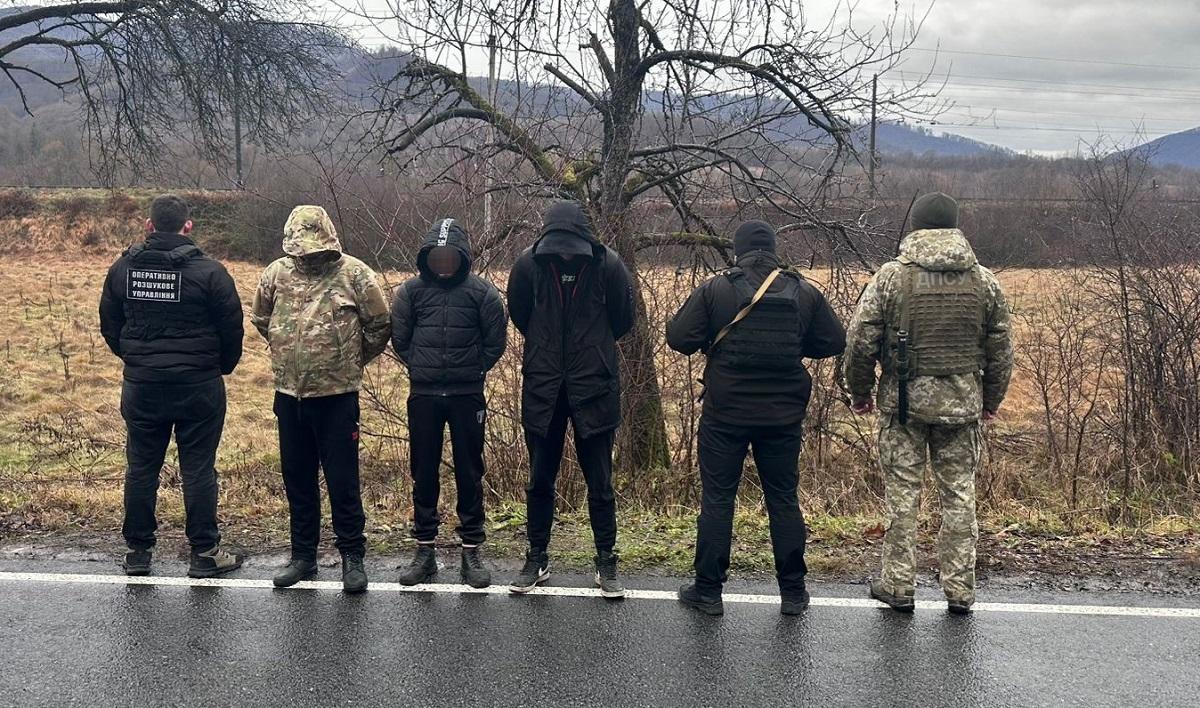 Ухилянти та їх переправники були затримані / фото ДПСУ Ухилянти та їх переправники були затримані / фото ДПСУ