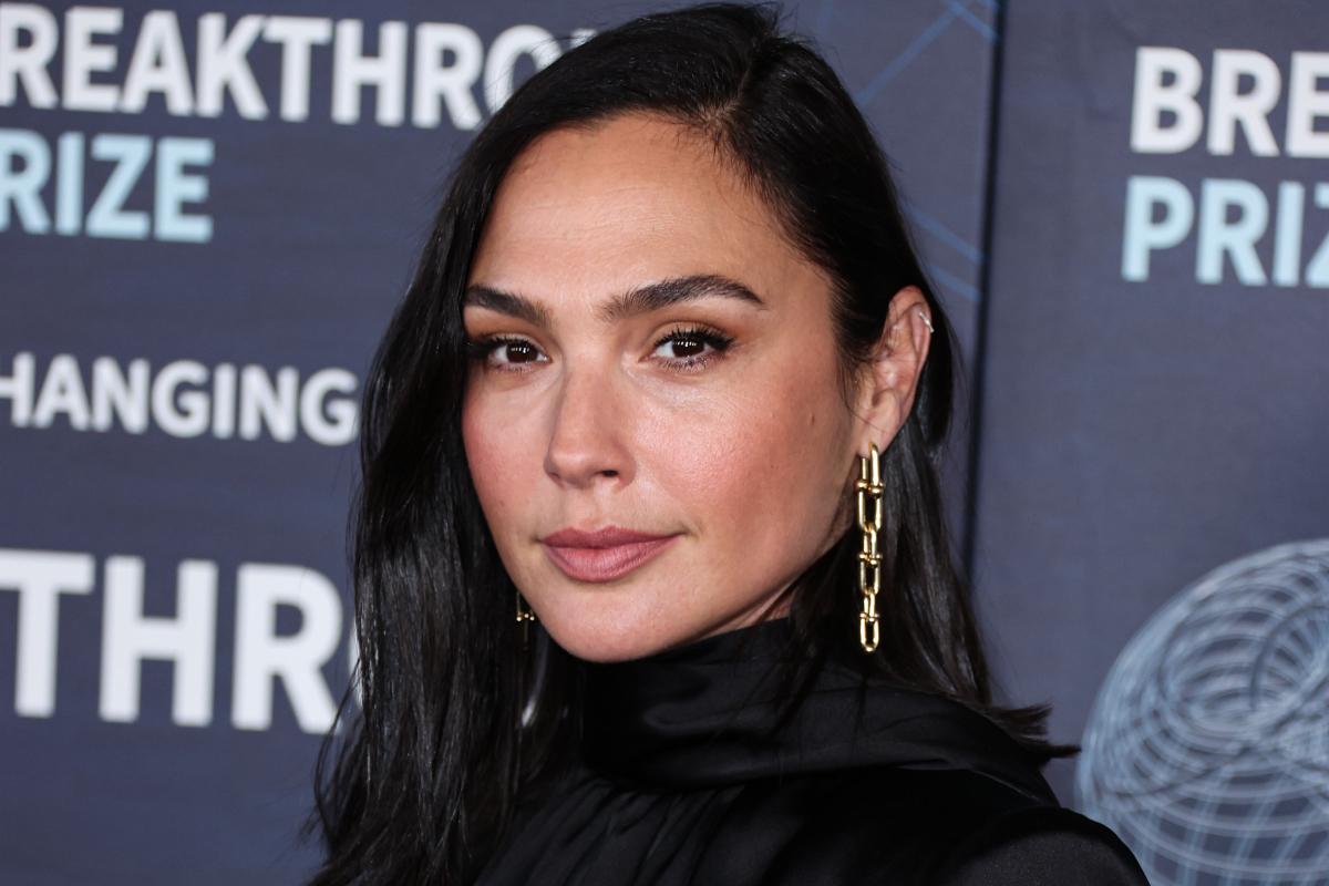 Церемонию награждения Галь Гадот едва не сорвали митингующие / фото ua.depositphotos.com Церемонию награждения Галь Гадот едва не сорвали митингующие / фото ua.depositphotos.com