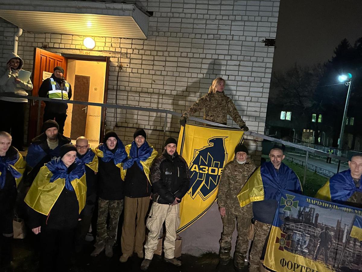 В рамках обмена пленными 30 декабря домой вернулись военные из "Азова" / фото Facebook / Denys Prokopenko В рамках обмена пленными 30 декабря домой вернулись военные из "Азова" / фото Facebook / Denys Prokopenko