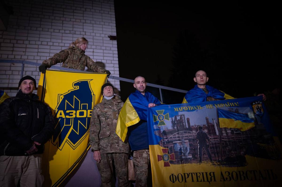 Україна і РФ провели один з найбільших обмінів військовополоненими (фото, відео) Україна і РФ провели один з найбільших обмінів військовополоненими (фото, відео)