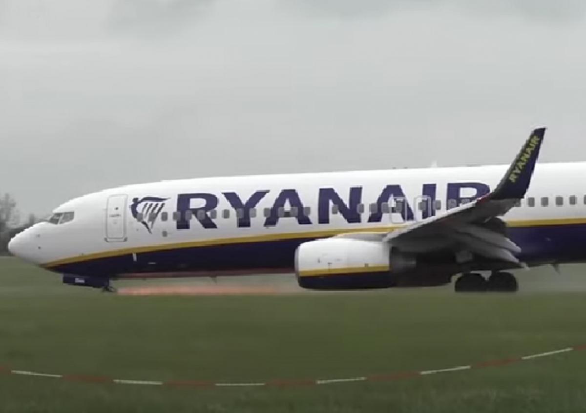Літак Ryanair, що прямував до Австрії, приземлився у Чехії / скріншот ілюстративний Літак Ryanair, що прямував до Австрії, приземлився у Чехії / скріншот ілюстративний