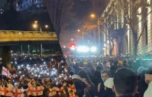 Водомети біля парламенту та перші інциденти: у Грузії не вщухають протести (відео)