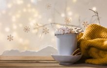 Кого вітати з іменинами 4 грудня: значення імені, красиві листівки, побажання