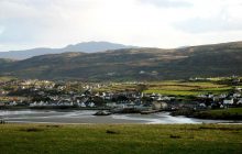 Потрясающие виды и тихие места: названа деревня, где находится лучший пляж Ирландии