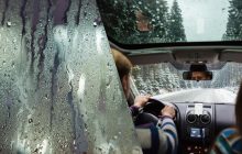 Что сделать, чтобы не запотевало лобовое стекло в машине: эксперты назвали необычный способ