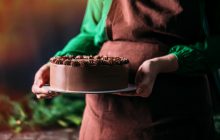 Шоколадний торт по-шведськи: легендарний кулінар поділився смачним рецептом