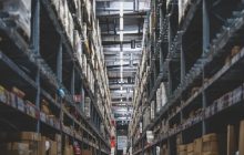 Бюджет недополучает миллиарды, а местный бизнес работает в неравных условиях: в чем опасность посылок из Китая