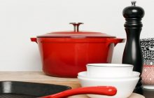 Буде служити роками: експерти пояснили, як правильно чистити емальований чавунний посуд