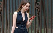 С чем носить модные штаны в 2025 году: дизайнеры раскрыли секреты