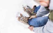 Ось що потрібно покласти у взуття, щоб ноги не мерзли взимку: корисні лайфхаки