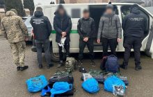 Вирядився поліцейським: на Закарпатті стався цілий екшн при затриманні переправників ухилянтів (відео)