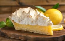 Насолода від кожного шматочка: як приготувати лимонний пиріг з безе від Мері Беррі