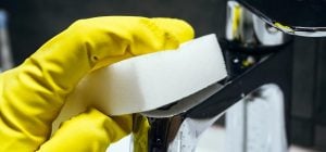 Краны советуют опрыскивать уксусом: для чего это делать