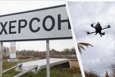 У Херсоні окупанти скинули вибухівку на маршрутку: багато загиблих та поранених