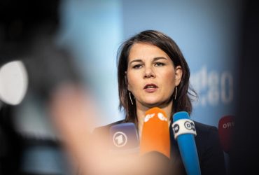 Китайські безпілотники, які РФ використовує проти України, шкодять Європі, - Бербок