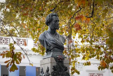 В Одессе решили сносить памятник Пушкину и выделили на это деньги