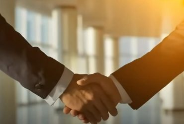 Это вызывает обиду: эксперт назвал случаи, когда не стоит вести бизнес с друзьями