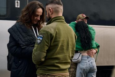 Без нее ничто не имеет смысла: украинки едут на фронт ради свиданий с любимыми, - NYT