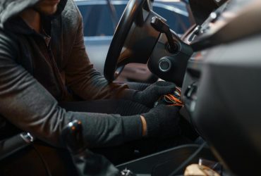 Водители заворачивают ключи от автомобиля в фольгу: зачем они это делают