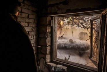 Россияне штурмуют ежедневно, но меньше забрасывают КАБами: что происходит в Часовом Яру