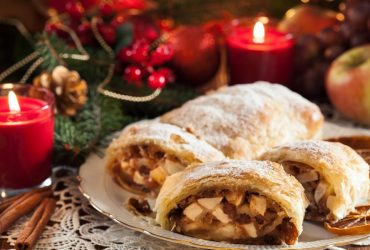 Ароматный штрудель с яблоками: элементарный рецепт на Рождество