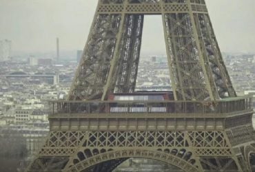 На Ейфелевій вежі сталося коротке замикання: евакували сотні людей