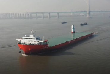 Китай постоил крупнейшее в мире грузовое судно, способное работать в полярных водах (фото)