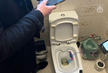 Долари в унітазі: корупційну схему на Львівщині організував представник Європейської солідарності