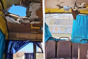 Пробило крышу и контузило водителя: в Херсоне российские дроны атаковали две маршрутки (видео)