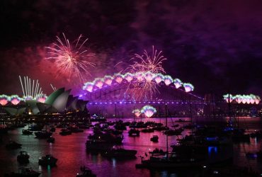 Фейерверк во время празднования Нового года в Сиднее 1 января 2025 года