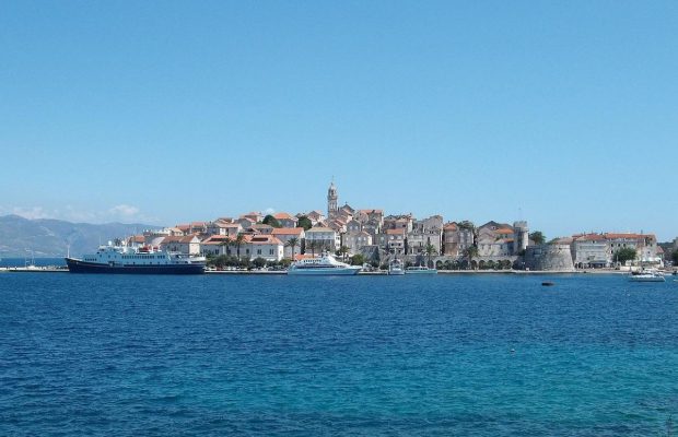 Чудові краєвиди та середньовічні будинки: названо острів у Хорватії для ідеальної подорожі