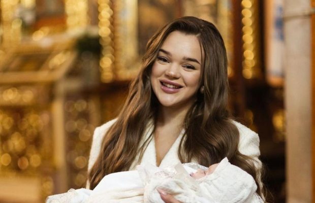 Блогерка Верба похрестила доньку та зворушила фото з таїнства