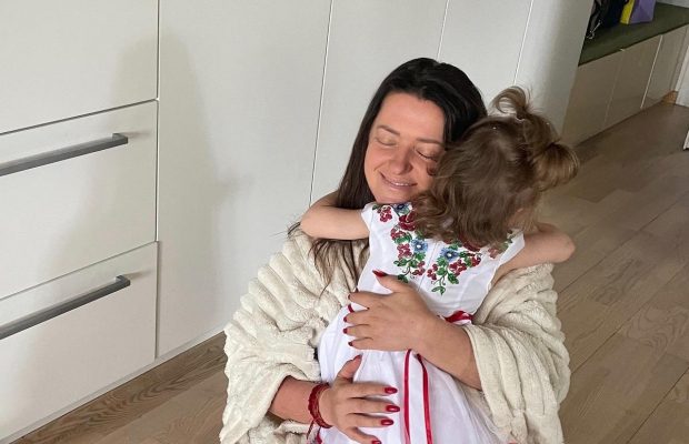 Могилевська показала, як тренується вдома з маленькою Софійкою (відео)