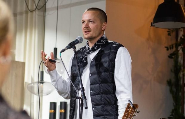 Український співак-воїн потрапив до шпиталю через проблеми зі здоров'ям: "Багато хвороб"