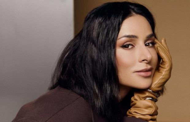 Злата Огнєвіч переспівала відому щедрівку та зачарувала кліпом з військовими (відео)